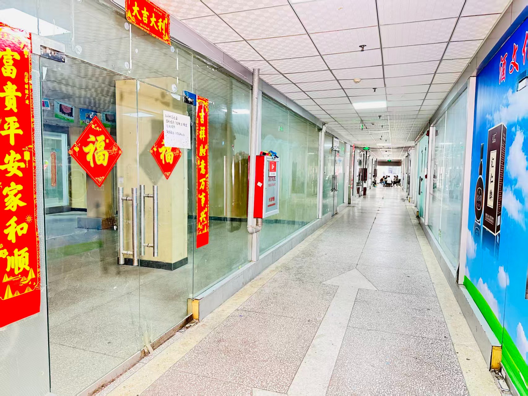 洛阳北航科技园园区位于洛阳市老城区春都路商贸核心区域，周边商业氛围成熟，交通便利，配套完善。依托传统副食品商贸资源，园区具备良好的经营基础和人气优势，是企业办公、商品展示、批发零售及创业发展的理想选择。
